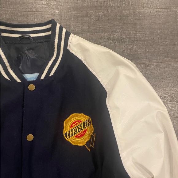 Vintage Chrysler Bomber Jacket with a Cropped Fit - Picture 3 of 7